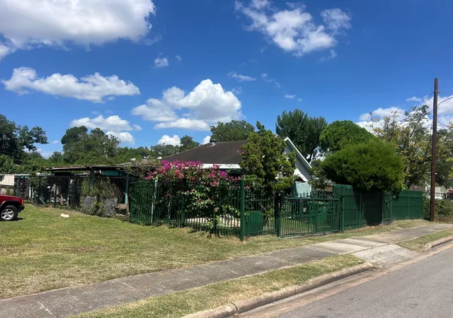 Photo 1 of Single family home for sale at 5107 Evella St, Houston, TX 77026 | MLS# 5894799 | Listing updated on 2026-09-15