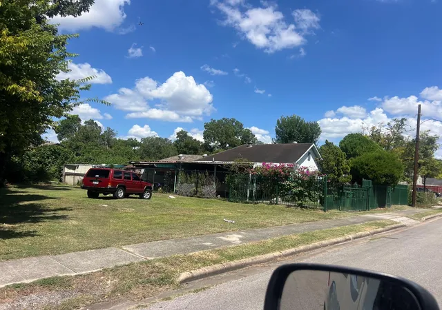 Photo 3 of Single family home for sale at 5107 Evella St, Houston, TX 77026 | MLS# 5894799 | Listing updated on 2026-09-15