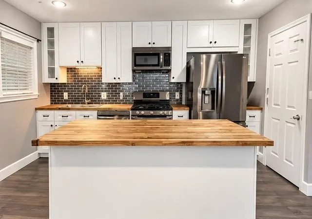 Photo 2 of Sale Pending at 514 Idlewood Dr, Hitchcock, TX 77563 | MLS# 37960719 | Listing updated on 2026-10-06