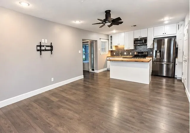 Photo 3 of Sale Pending at 514 Idlewood Dr, Hitchcock, TX 77563 | MLS# 37960719 | Listing updated on 2026-10-06
