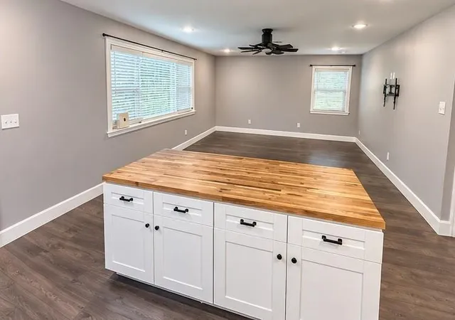 Photo 3 of Sale Pending at 514 Idlewood Dr, Hitchcock, TX 77563 | MLS# 37960719 | Listing updated on 2026-10-06