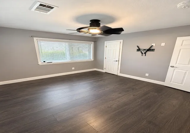 Photo 4 of Sale Pending at 514 Idlewood Dr, Hitchcock, TX 77563 | MLS# 37960719 | Listing updated on 2026-10-06