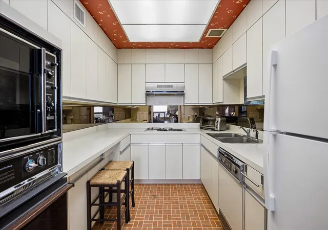 Photo 3 of Condo for sale at 5110 San Felipe St W #111W, Houston, TX 77056 | MLS# 59685313 | Listing updated on 2026-10-02