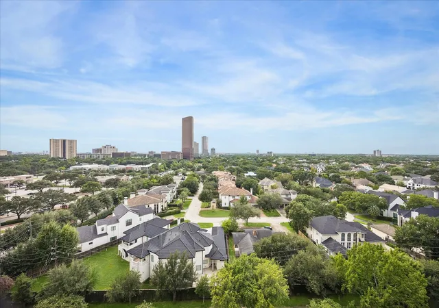 Photo 4 of Condo for sale at 5110 San Felipe St W #111W, Houston, TX 77056 | MLS# 59685313 | Listing updated on 2026-10-02