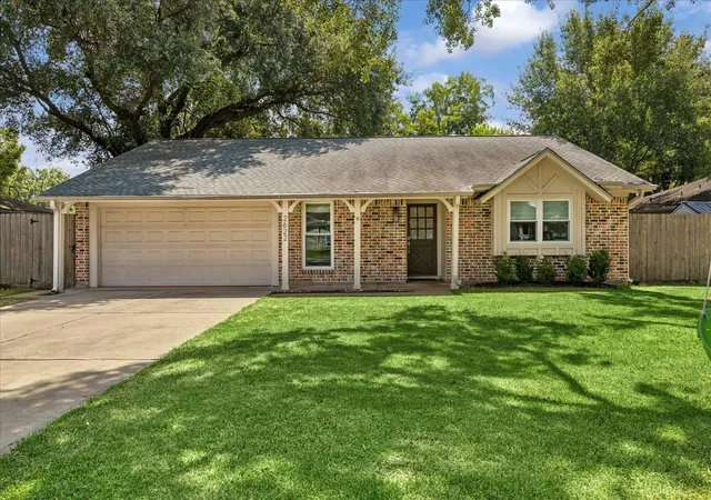 Photo 1 of Single family home for sale at 2622 Parana Dr, Houston, TX 77080 | MLS# 16349390 | Listing updated on 2026-09-12