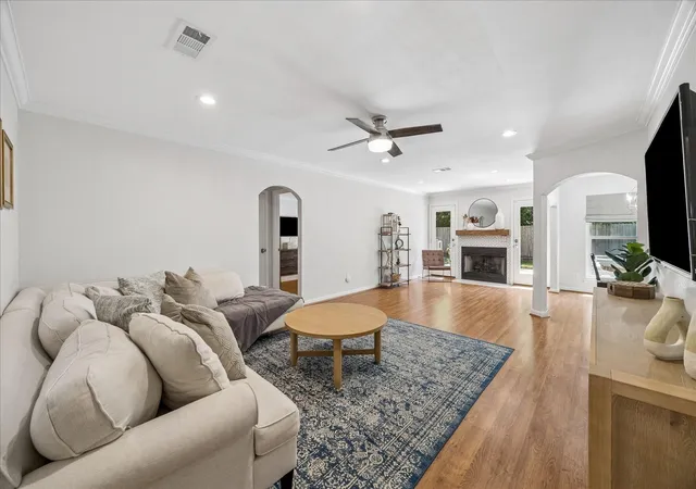 Photo 2 of Single family home for sale at 2622 Parana Dr, Houston, TX 77080 | MLS# 16349390 | Listing updated on 2026-09-12