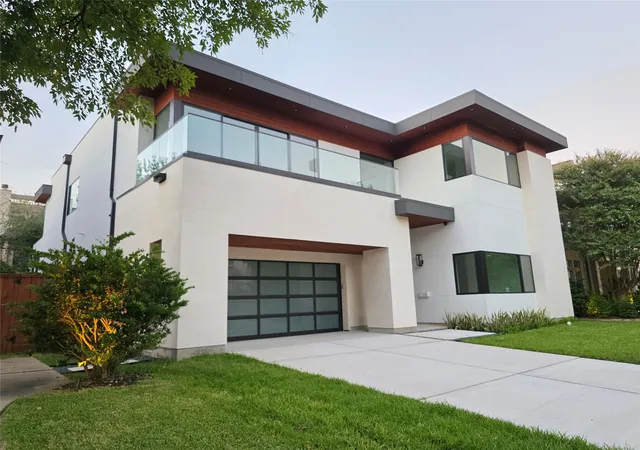 Photo 2 of Single family home for sale at 5458 Lampasas St, Houston, TX 77056 | MLS# 17713664 | Listing updated on 2026-09-24