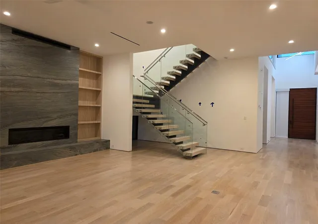 Photo 3 of Single family home for sale at 5458 Lampasas St, Houston, TX 77056 | MLS# 17713664 | Listing updated on 2026-09-24