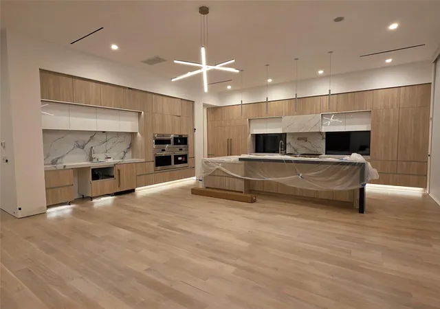 Photo 4 of Single family home for sale at 5458 Lampasas St, Houston, TX 77056 | MLS# 17713664 | Listing updated on 2026-09-24