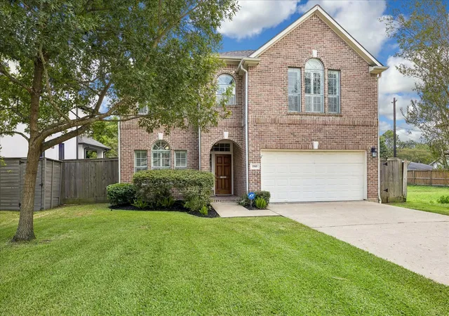 Photo 1 of Sale Pending at 5505 Aspen St, Houston, TX 77081 | MLS# 12222428 | Listing updated on 2026-09-09