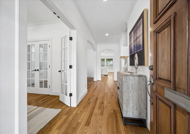 Photo 2 of Sale Pending at 5505 Aspen St, Houston, TX 77081 | MLS# 12222428 | Listing updated on 2026-09-09
