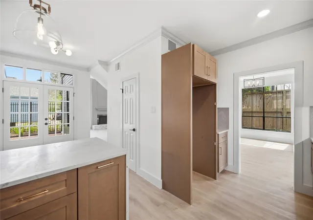 Photo 4 of Single family home for sale at 2606 Nantucket Dr, Houston, TX 77057 | MLS# 77391539 | Listing updated on 2026-09-15
