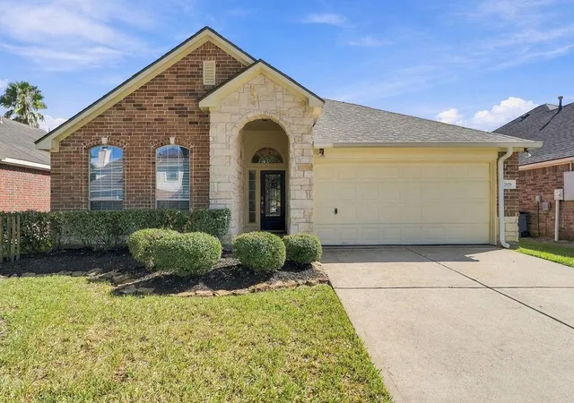Photo 1 of Sale Pending at 2929 Meridian Bay Ln, Dickinson, TX 77539 | MLS# 24603040 | Listing updated on 2026-09-27