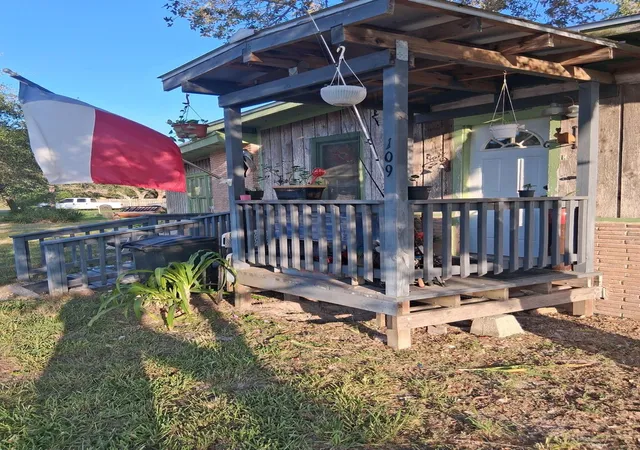 Photo 2 of Single family home for sale at 109 Huckleberry St, Rockport, TX 78382 | MLS# 85555303 | Listing updated on 2026-09-11