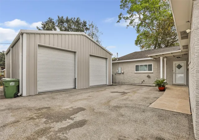Photo 2 of Single family home for sale at 103 W Barrow St, Dayton, TX 77535 | MLS# 26900073 | Listing updated on 2026-09-05