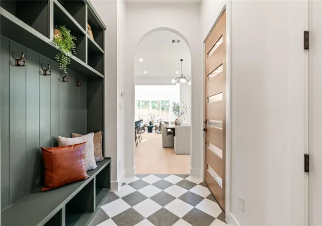 Photo 3 of Sale Pending at 409 Walton St #B, Houston, TX 77009 | MLS# 54747421 | Listing updated on 2026-09-17