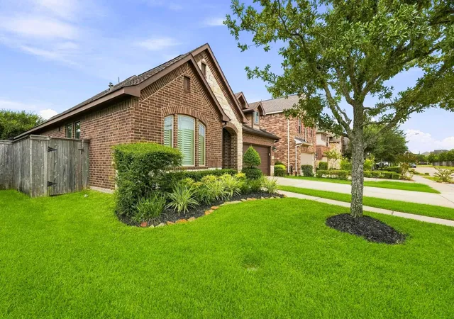 Photo 3 of Single family home for sale at 10034 Foggy River, Missouri City, TX 77459 | MLS# 61780558 | Listing updated on 2026-09-24