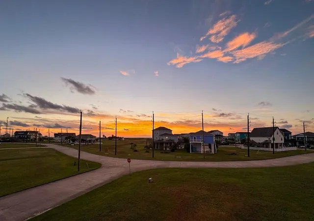 Photo 3 of Single family home for sale at 25011 Sausalito Dr, Galveston, TX 77554 | MLS# 62499374 | Listing updated on 2026-09-11