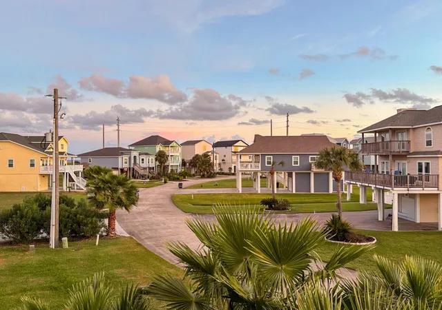 Photo 4 of Single family home for sale at 25011 Sausalito Dr, Galveston, TX 77554 | MLS# 62499374 | Listing updated on 2026-09-11