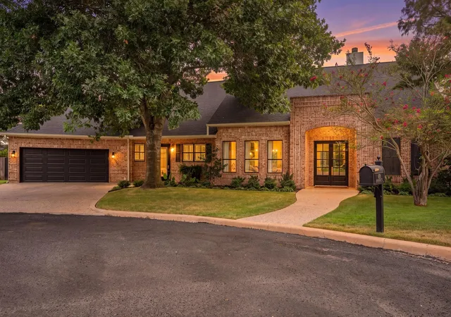 Photo 2 of Single family home for sale at 419 Candlelight Cir, Fredericksburg, TX 78624 | MLS# 6230994 | Listing updated on 2026-09-24