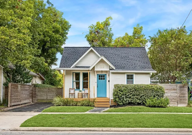 Photo 1 of Single family home for sale at 1016 Louise St, Houston, TX 77009 | MLS# 81711781 | Listing updated on 2026-09-24