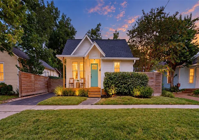 Photo 2 of Single family home for sale at 1016 Louise St, Houston, TX 77009 | MLS# 81711781 | Listing updated on 2026-09-24