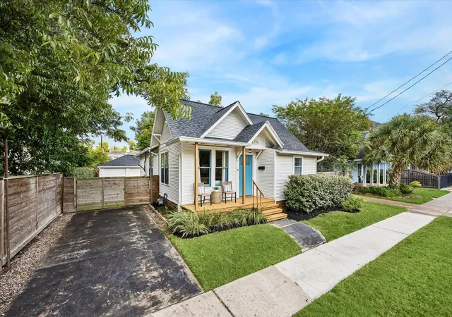 Photo 3 of Single family home for sale at 1016 Louise St, Houston, TX 77009 | MLS# 81711781 | Listing updated on 2026-09-24