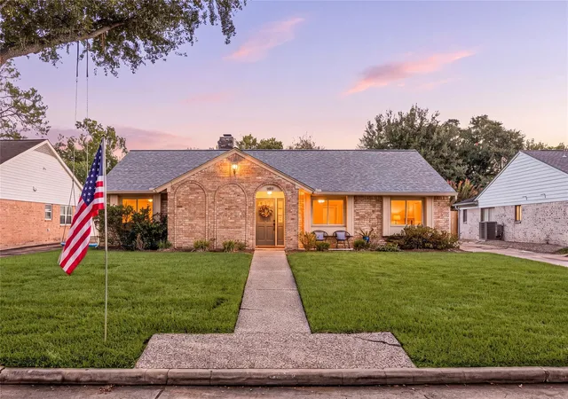 Photo 1 of Single family home for sale at 14511 Chadbourne Dr, Houston, TX 77079 | MLS# 3100784 | Listing updated on 2026-09-13