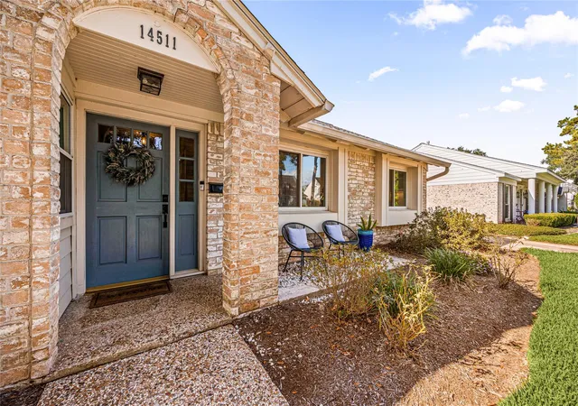 Photo 3 of Single family home for sale at 14511 Chadbourne Dr, Houston, TX 77079 | MLS# 3100784 | Listing updated on 2026-09-13