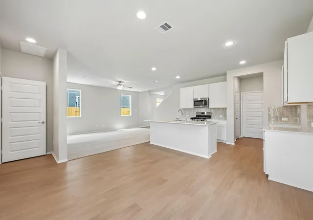 Photo 4 of Single family home for sale at 400 Hickory Hills Dr, Pattison, TX 77423 | MLS# 65745753 | Listing updated on 2026-09-23