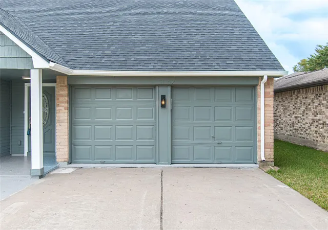 Photo 2 of Sale Pending at 13130 Kingsmill Dr, Sugar Land, TX 77478 | MLS# 25459404 | Listing updated on 2026-10-04