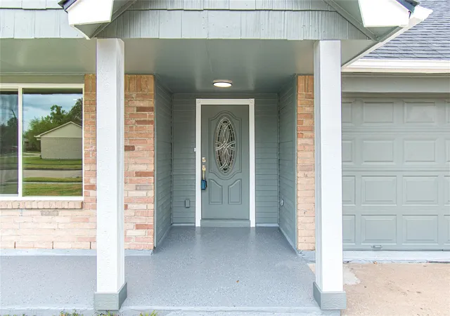 Photo 3 of Sale Pending at 13130 Kingsmill Dr, Sugar Land, TX 77478 | MLS# 25459404 | Listing updated on 2026-10-04