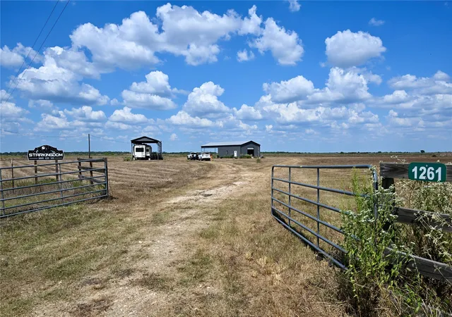 Photo 2 of Single family home for sale at 141 County Rd, Rock Island, TX 77470 | MLS# 64956597 | Listing updated on 2026-09-24