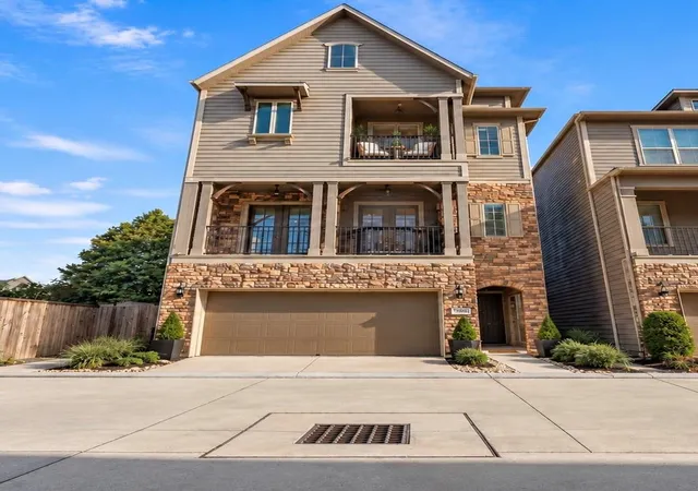Single family home for sale at 11006 Joedell Ln, Houston, TX 77043 | MLS# 10324989