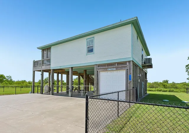 Single family home for sale at 927 Magnolia Ln, Port Bolivar, TX 77650 | MLS# 33620428 | Listing updated on 2026-10-08