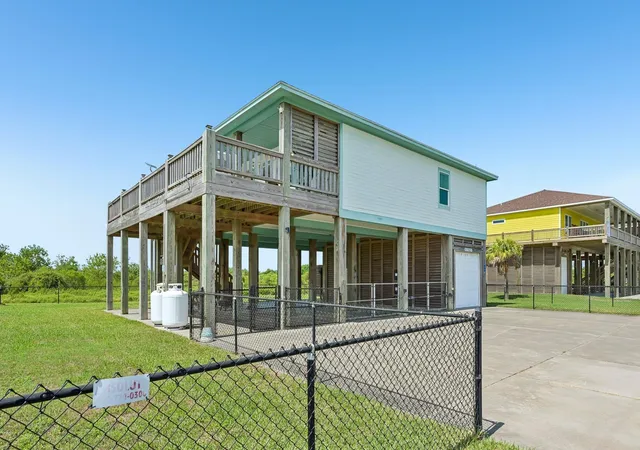 Single family home for sale at 927 Magnolia Ln, Port Bolivar, TX 77650 | MLS# 33620428 | Listing updated on 2026-10-08