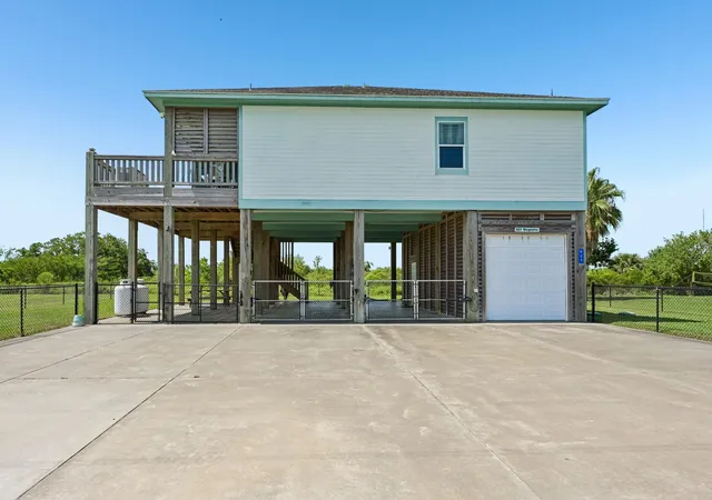 Single family home for sale at 927 Magnolia Ln, Port Bolivar, TX 77650 | MLS# 33620428 | Listing updated on 2026-10-08