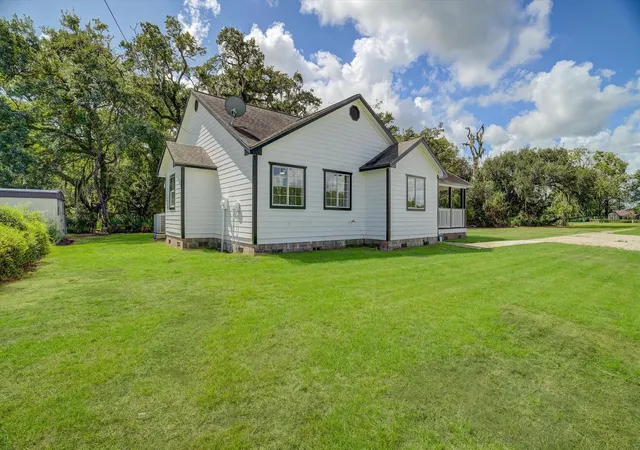 Photo 2 of Single family home for sale at 2653 County Rd 520, Brazoria, TX 77422 | MLS# 13032975 | Listing updated on 2026-09-18