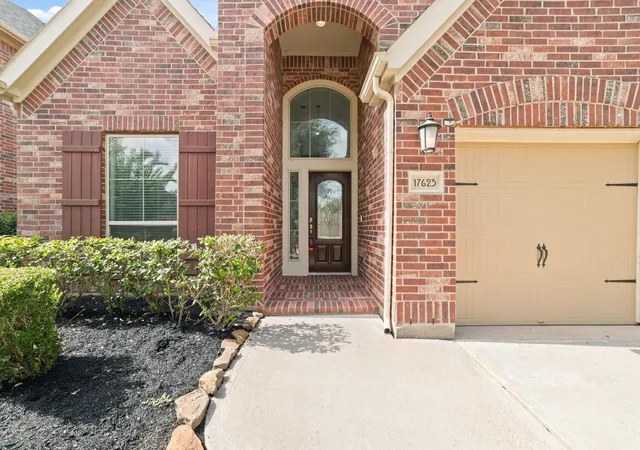 Photo 3 of Single family home for sale at 17623 Barrowfield Ln, Richmond, TX 77407 | MLS# 44623261 | Listing updated on 2026-09-20
