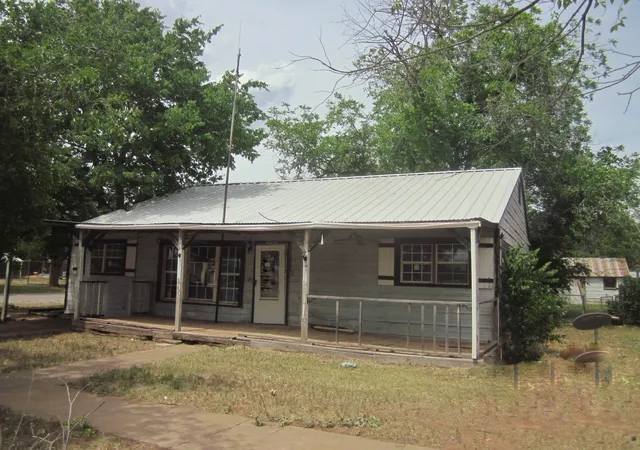 Photo 1 of Single family home for sale at 401 Ave F Se, Childress, TX 79201 | MLS# 69318994 | Listing updated on 2026-09-09