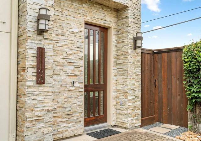 Photo 2 of Single family home for sale at 1110 Autrey St #A, Houston, TX 77006 | MLS# 67480228 | Listing updated on 2026-09-13