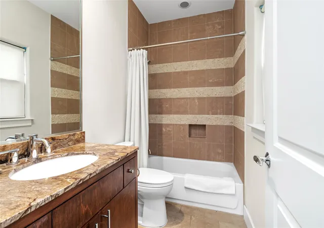 Photo 4 of Single family home for sale at 1110 Autrey St #A, Houston, TX 77006 | MLS# 67480228 | Listing updated on 2026-09-13