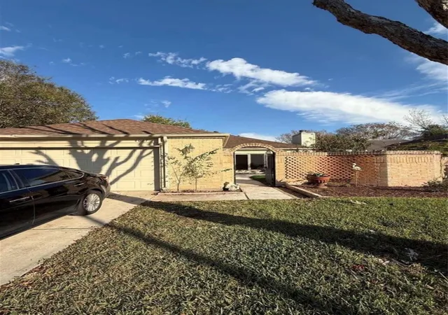 Single family home for sale at 4027 Summit Valley Dr, Houston, TX 77082 | MLS# 78757410