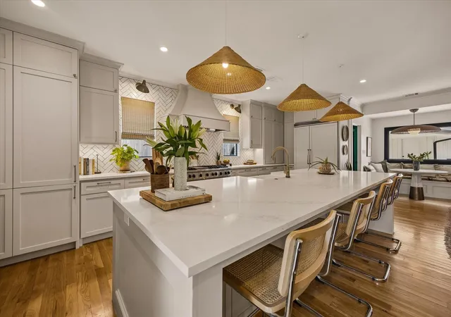 Photo 3 of Sale Pending at 5110 Loch Lomond Dr, Houston, TX 77096 | MLS# 8120781 | Listing updated on 2026-09-14