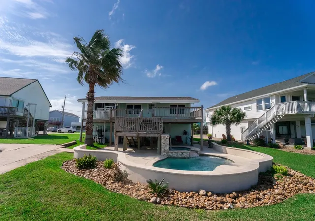 Photo 2 of Single family home for sale at 1417 8th Street, Dickinson, TX 77539 | MLS# 78835591 | Listing updated on 2026-09-18