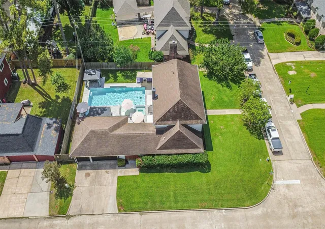 Photo 3 of Single family home for sale at 5303 Dana Leigh Dr, Houston, TX 77066 | MLS# 80746406 | Listing updated on 2026-09-21