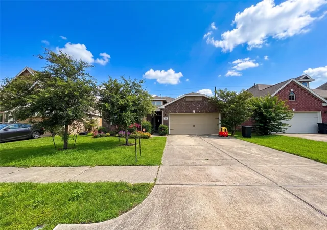 Photo 3 of Sale Pending at 335 American Black Bear Dr, Crosby, TX 77532 | MLS# 60800283 | Listing updated on 2026-10-06