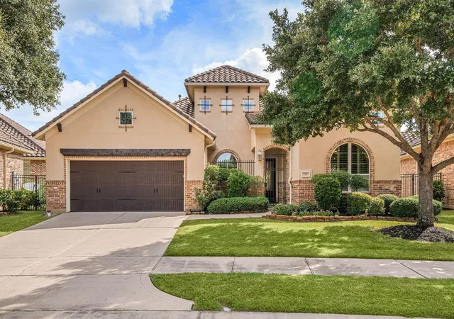 Photo 1 of Single family home for sale at 34 Edgemont Ct, Fulshear, TX 77441 | MLS# 10307347 | Listing updated on 2026-10-08