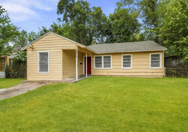Photo 1 of Single family home for sale at 5417 Kenilwood Dr, Houston, TX 77033 | MLS# 84151803 | Listing updated on 2026-09-19