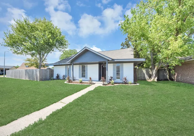 Photo 3 of Single family home for sale at 6301 Sioux Dr, Pasadena, TX 77503 | MLS# 8403898 | Listing updated on 2026-09-23